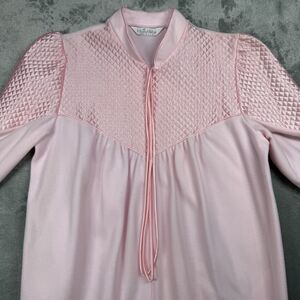 At Home Wear Robe Women’s Medium Pink Polyester Quilted Long Sleeve Tie Front